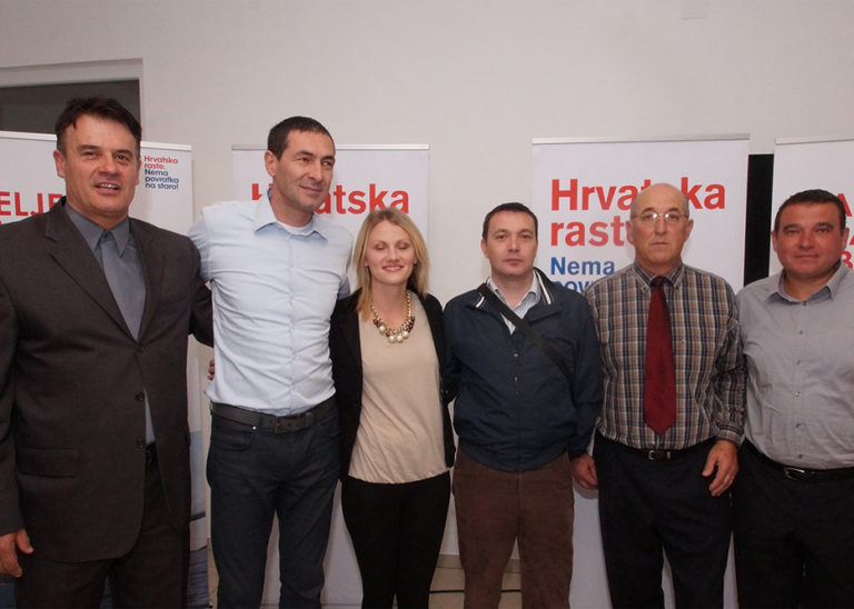 Predizborni skup koalicije Hrvatska raste u Veloj Luci
