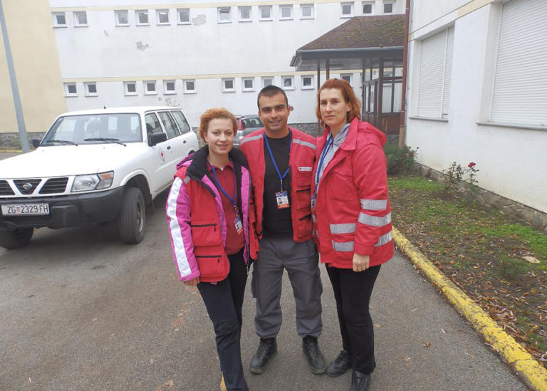 Djelatnici i volonteri Crvenog križa sa Korčule pomažu izbjeglicama