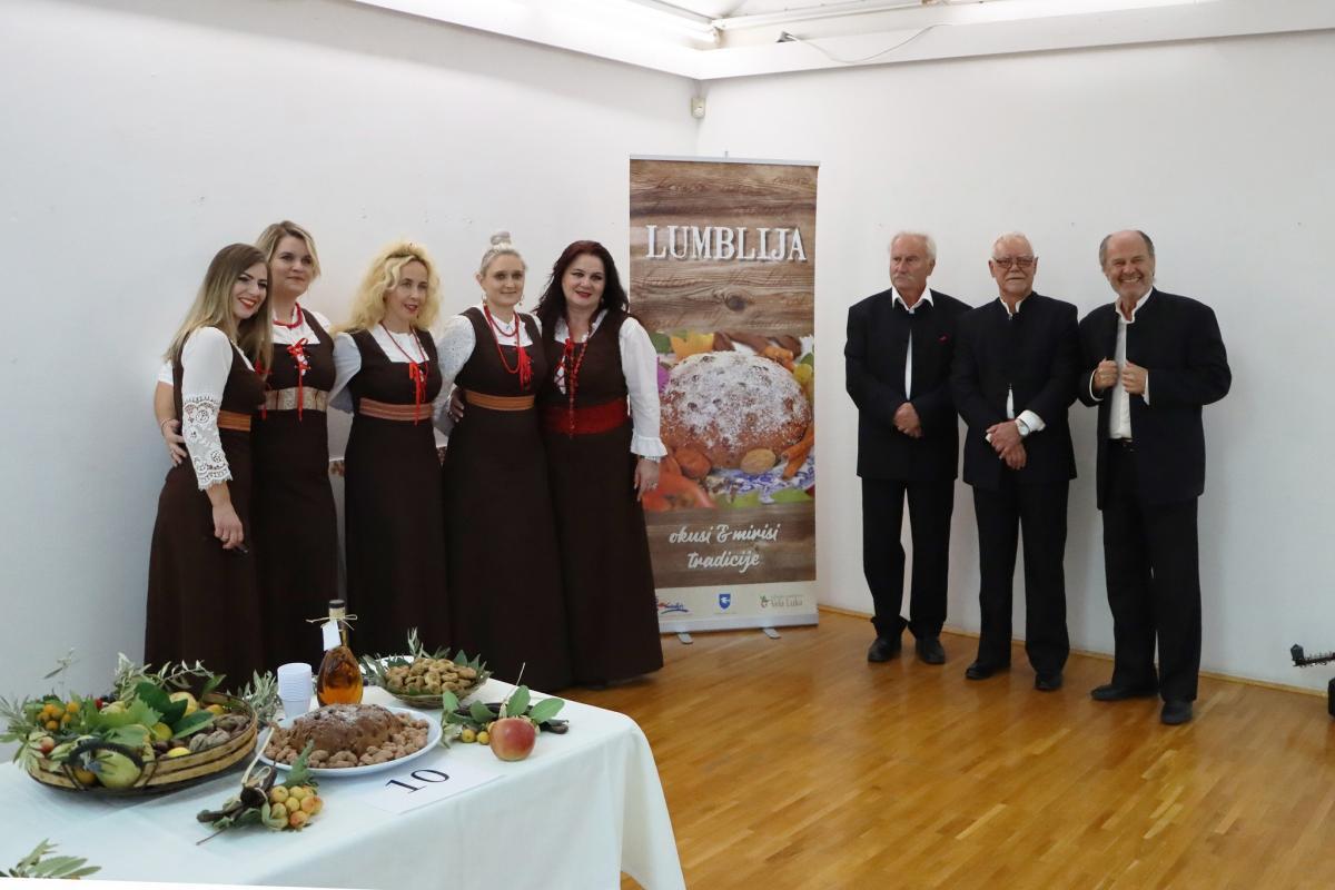 Stajun od lumblije - Izbor zlatne lumblije; (C) 2022.Anđela Šćepanović