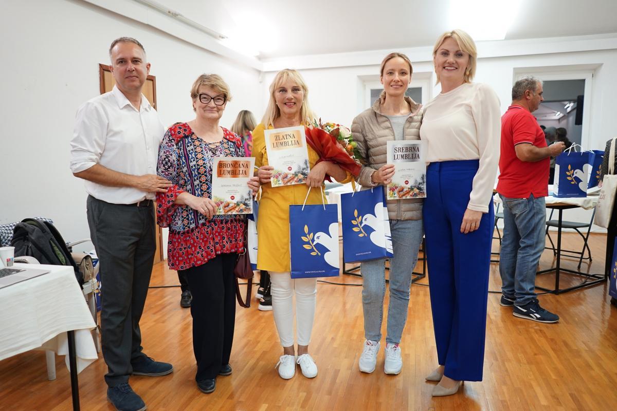 Stajun od lumblije - Izbor zlatne lumblije; (C) 2022.Anđela Šćepanović